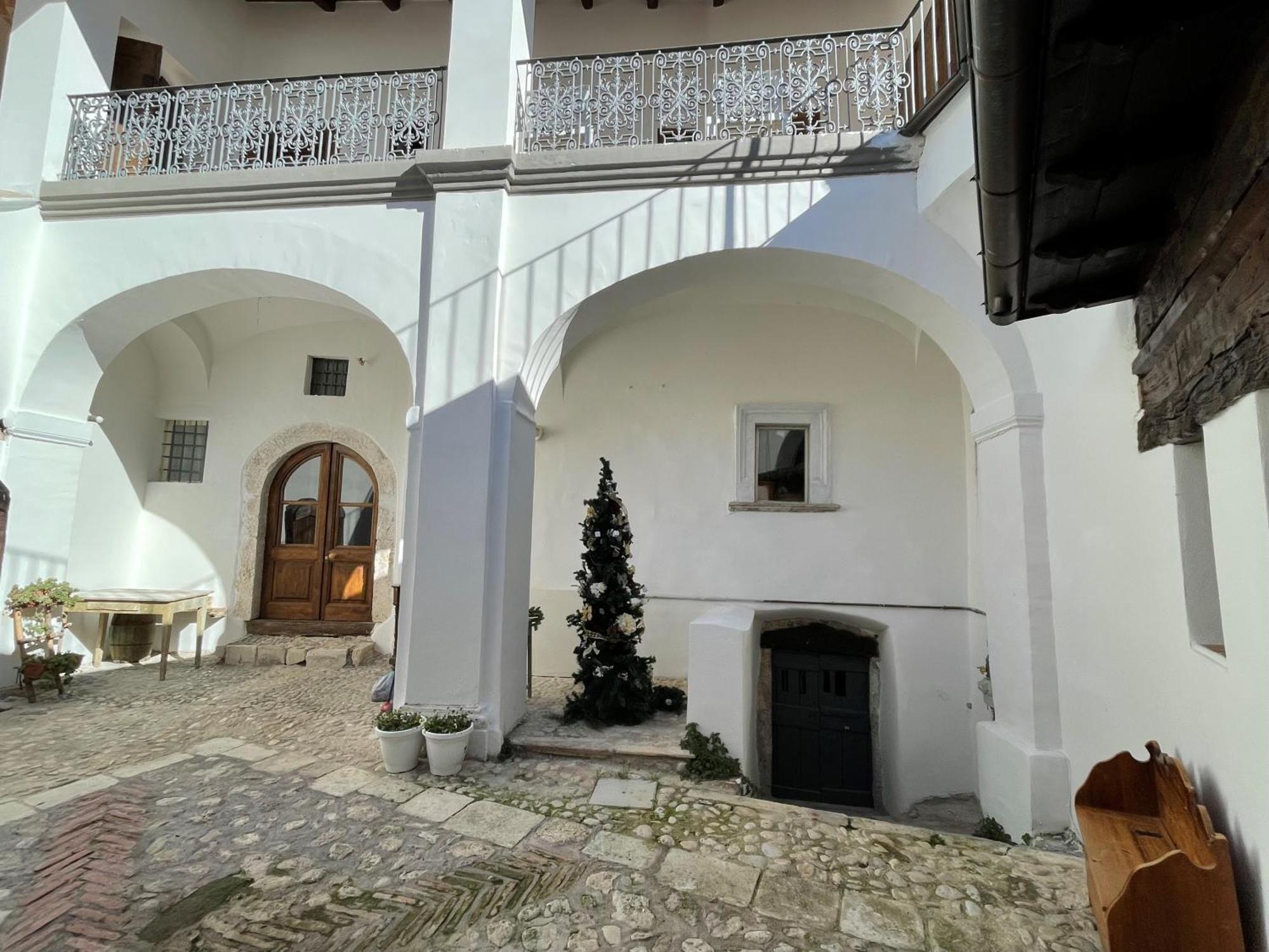 Piazzetta Del Forno Appartamento Assergi Exterior foto